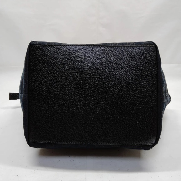 A
Gucci Black Monogram Tote Bag - Picture 5 of 11